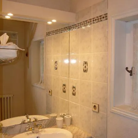 乐邦多城堡旅馆 招待所 Coutras